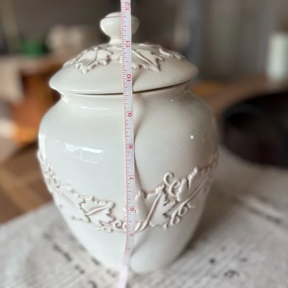 Elegant Cream Ceramic/Cookie Jar with Lid with Grape Vines - Picture 5 of 5